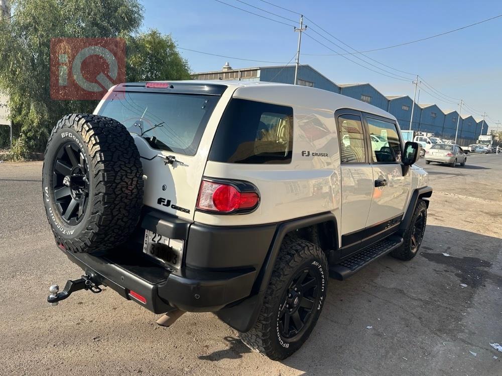 تويوتا إف جي كروزر